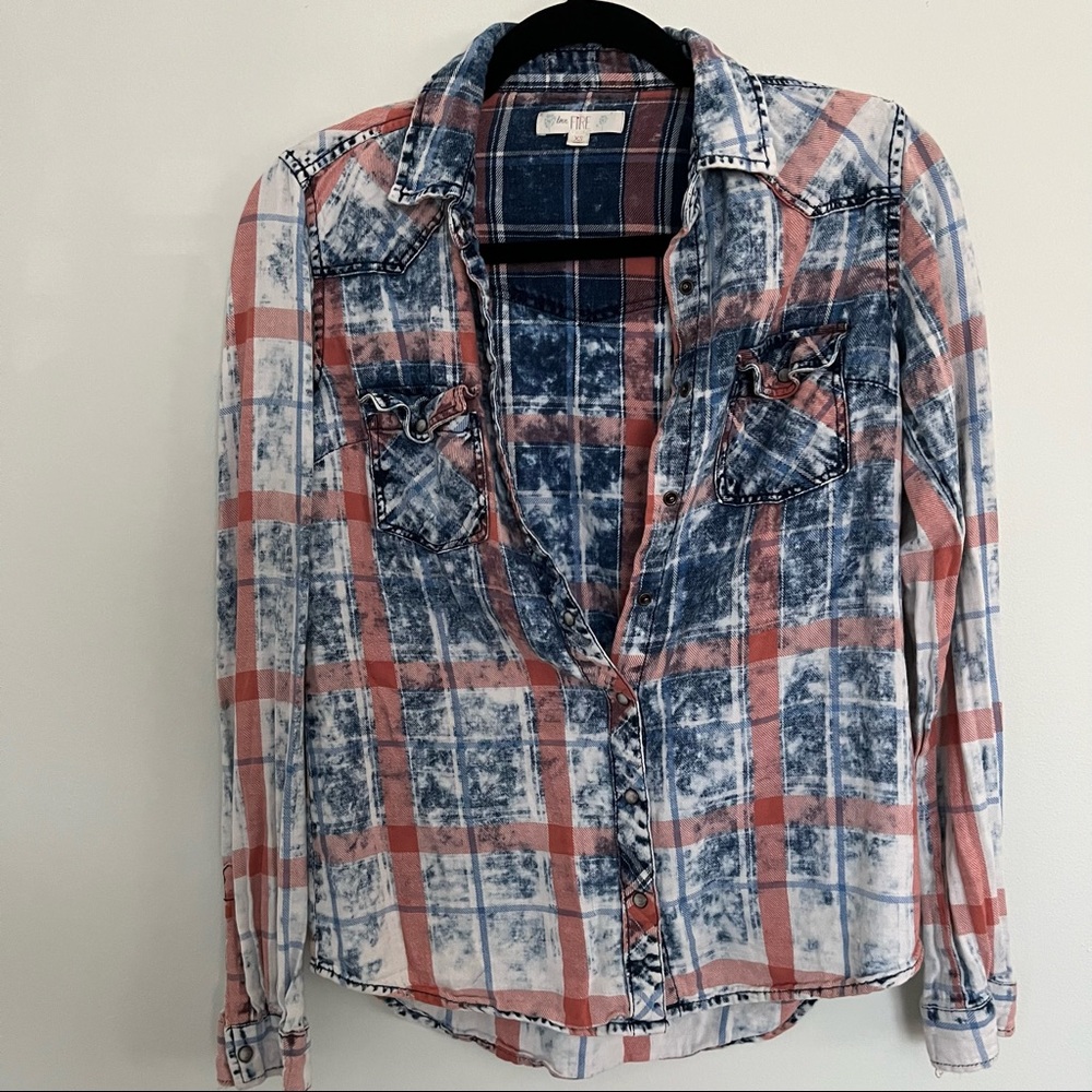 LOVE FIRE Patriotic Red White and Blue Snap Up Long Sleeve Top. Super Posh